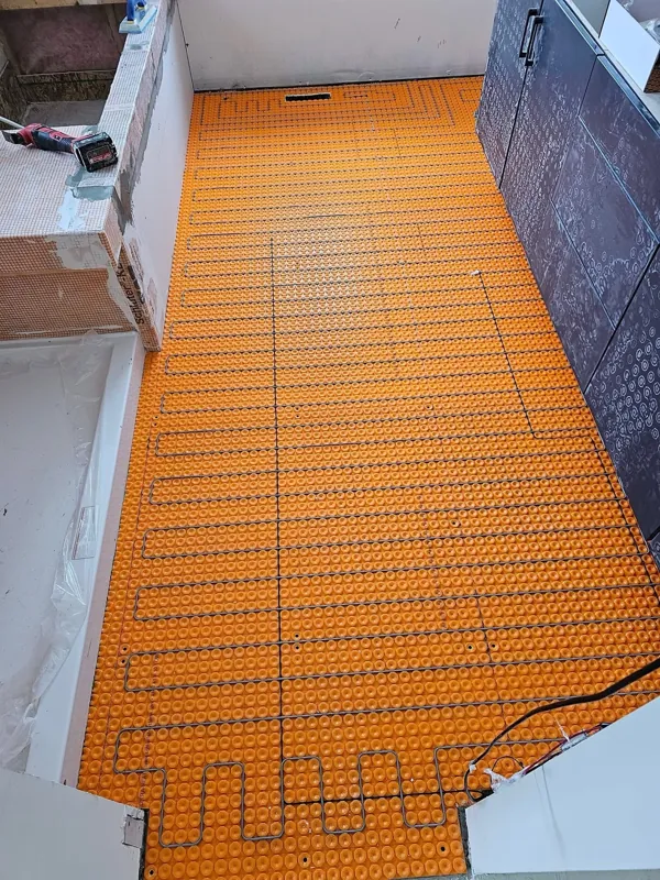 Floor membrane and heating cable during installation